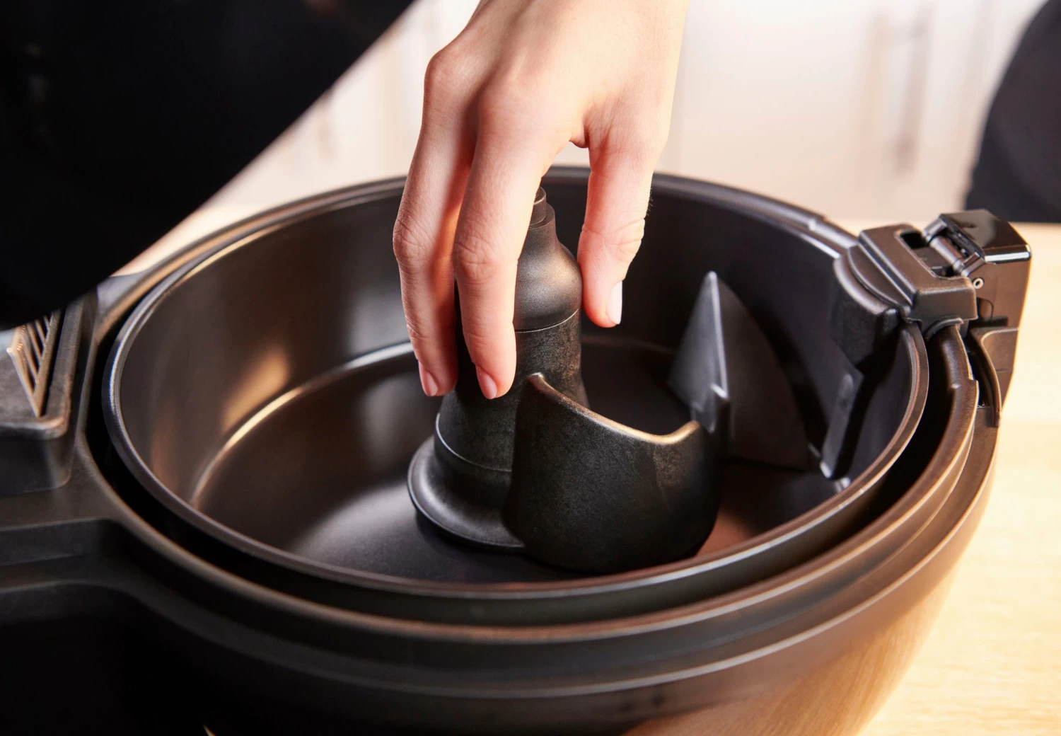 Tefal Airfryer FZ7738 ActiFry Genius + Inhoud 1,2 Kg, Timer, 9 Automatische Menu's, Roerarm-systeem, Zwart 18 Tefal Airfryer FZ7738 ActiFry Genius + Inhoud 1,2 Kg, Timer, 9 Automatische Menu's, Roerarm-systeem, Zwart - Afbeelding 18