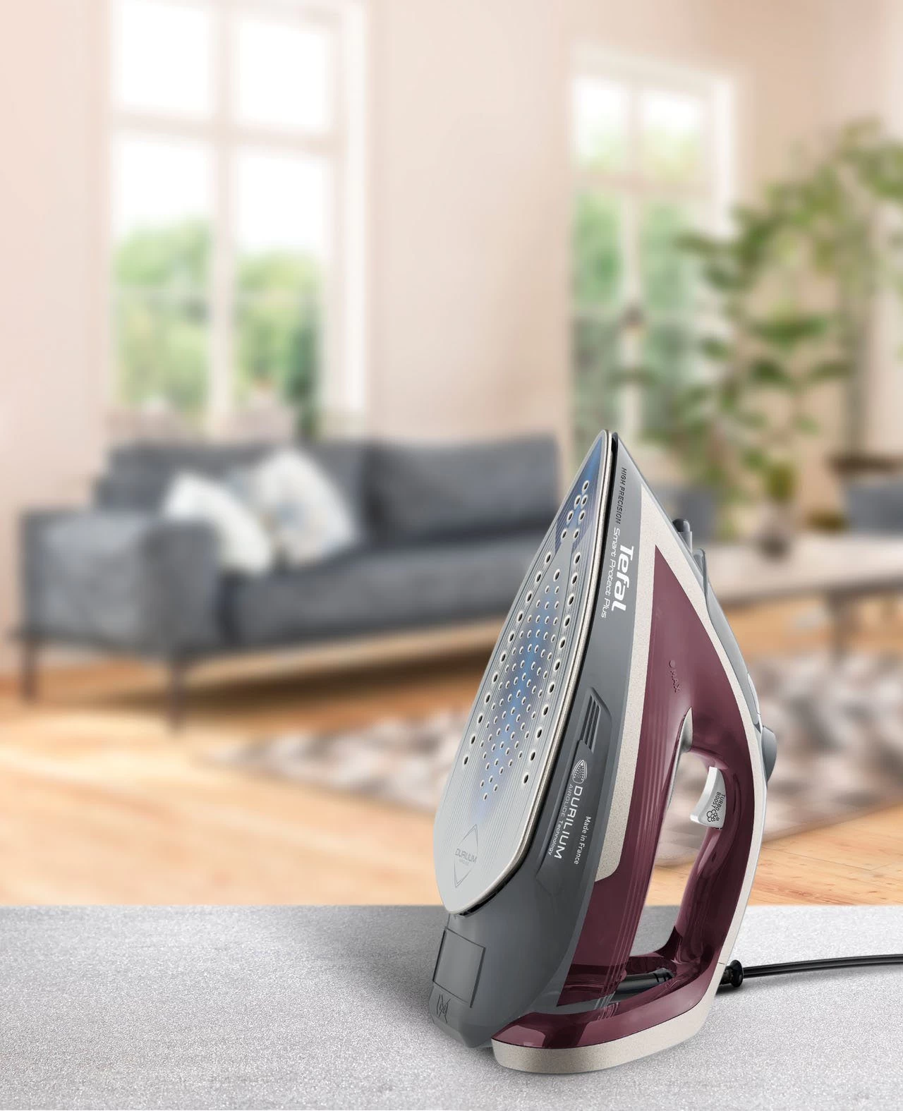 Tefal Stoomstrijkijzer FV6870 Smart Protect Plus Automatische Uitschakeling, Verticale Stoomfunctie, Uitstekende Glij-eigenschappen 4 Tefal Stoomstrijkijzer FV6870 Smart Protect Plus Automatische Uitschakeling, Verticale Stoomfunctie, Uitstekende Glij-eigenschappen - Afbeelding 4