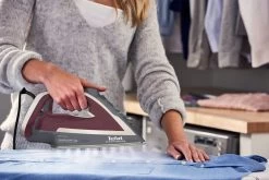 Tefal Stoomstrijkijzer FV6870 Smart Protect Plus Automatische Uitschakeling, Verticale Stoomfunctie, Uitstekende Glij-eigenschappen 25 Tefal Stoomstrijkijzer FV6870 Smart Protect Plus Automatische Uitschakeling, Verticale Stoomfunctie, Uitstekende Glij-eigenschappen -Tefal tefal stoomstrijkijzer fv6870 smart protect plus automatische uitschakeling verticale stoomfunctie uitstekende glij eigenschappen grijs 5