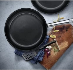 Tefal Friteuse FR4800 Mega XXL 36 Tefal Friteuse FR4800 Mega XXL -Tefal wmf pannenset devil 24 en 28 cm met antiaanbaklaag en spatel 3 delig zilver